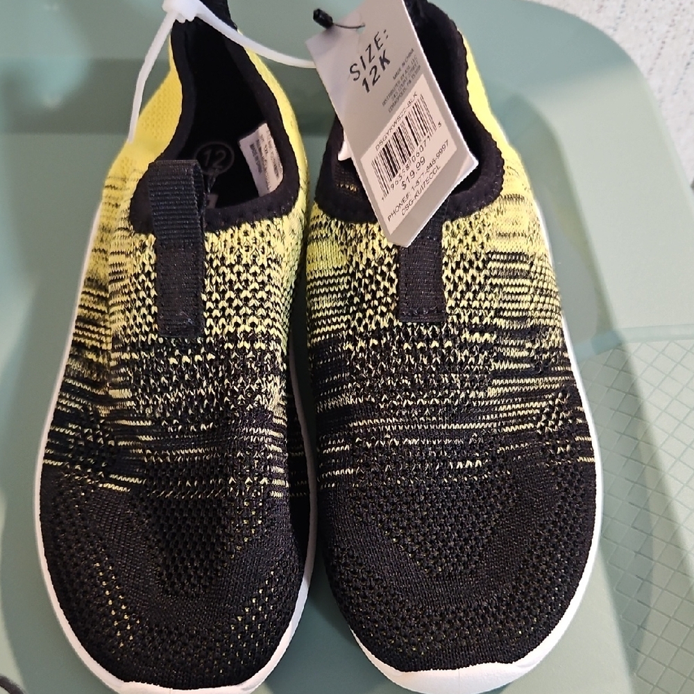 DSG Direct Youth Knit Water Shoes: BLACK/VOLT: NEW WITH TAGS: SIZE 12